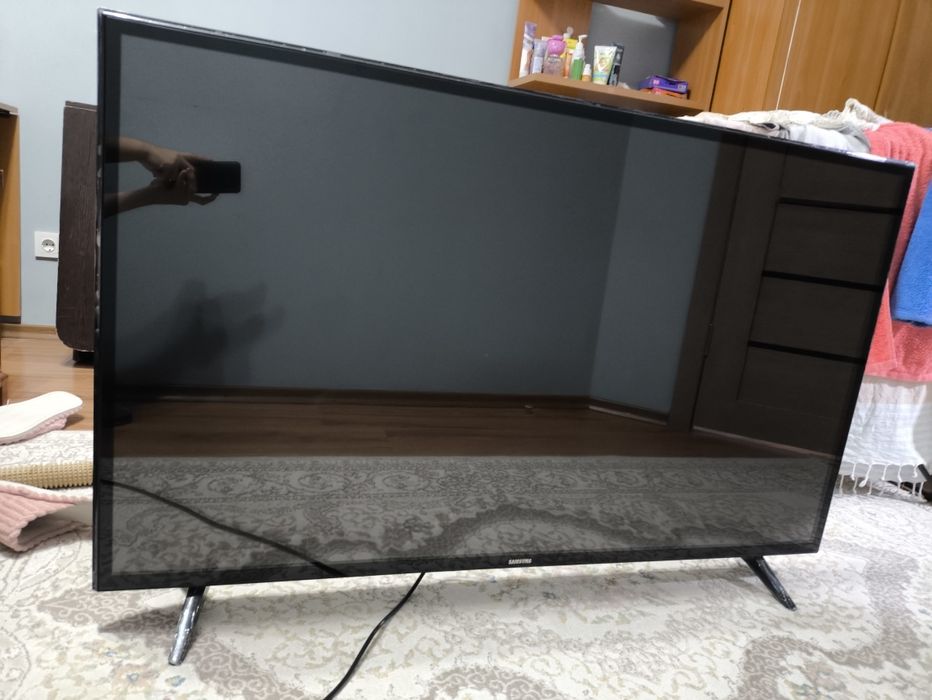 Телевизор Samsung 50"