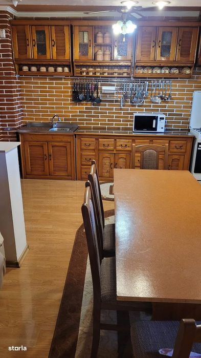 De vanzare 4 camere, 2 bai, balcon in zona Pietonal Stefan cel Mare