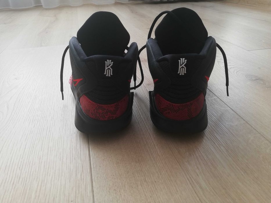 Чисто нови маратонки NIKE унисекс 38,5