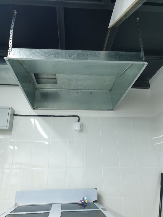 Вытяжка на кухню, пекарню, кафе, общепит.
