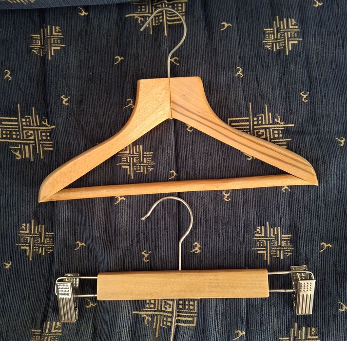 Стари дървени и метални закачалки  16бр.