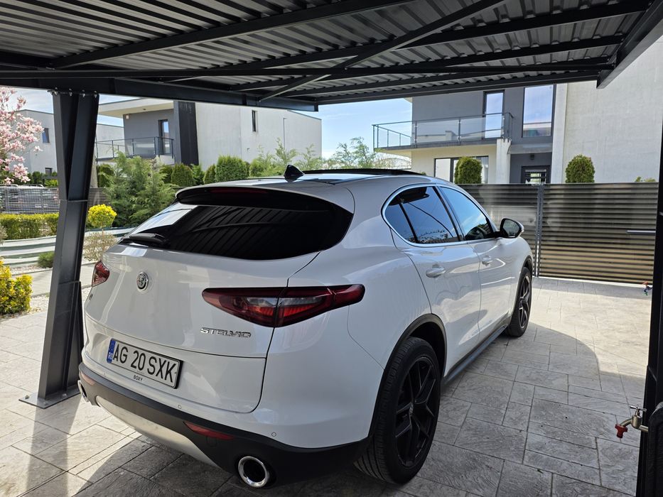 Alfa Romeo Stelvio 280 CP, 4x4, 2.0 benzina