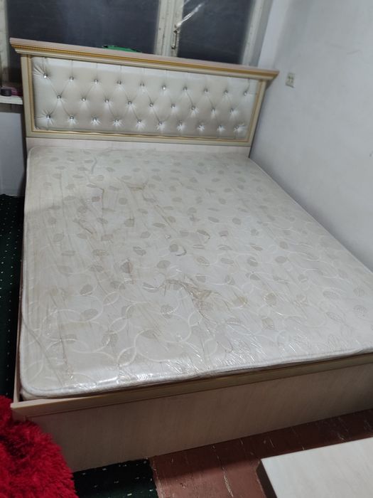 Срочно продается двух спальный кровать в хорошем состоянии