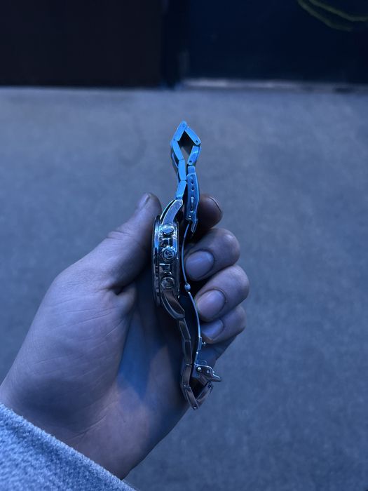 Продам часы в отличном состоянии  Sergio Tacchini