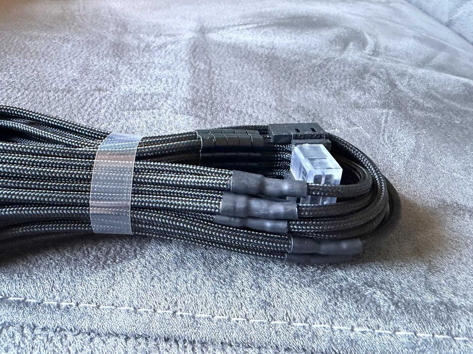 CableMod Pro ModFlex Sleeved 12V-2x6 12VHPWR 90° StealthSense VariantB
