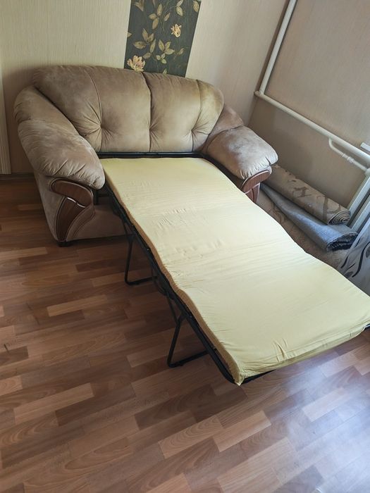 Продам 2 дивана и кресло