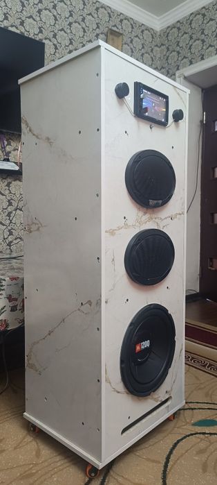 Музыкальные центр сотилади