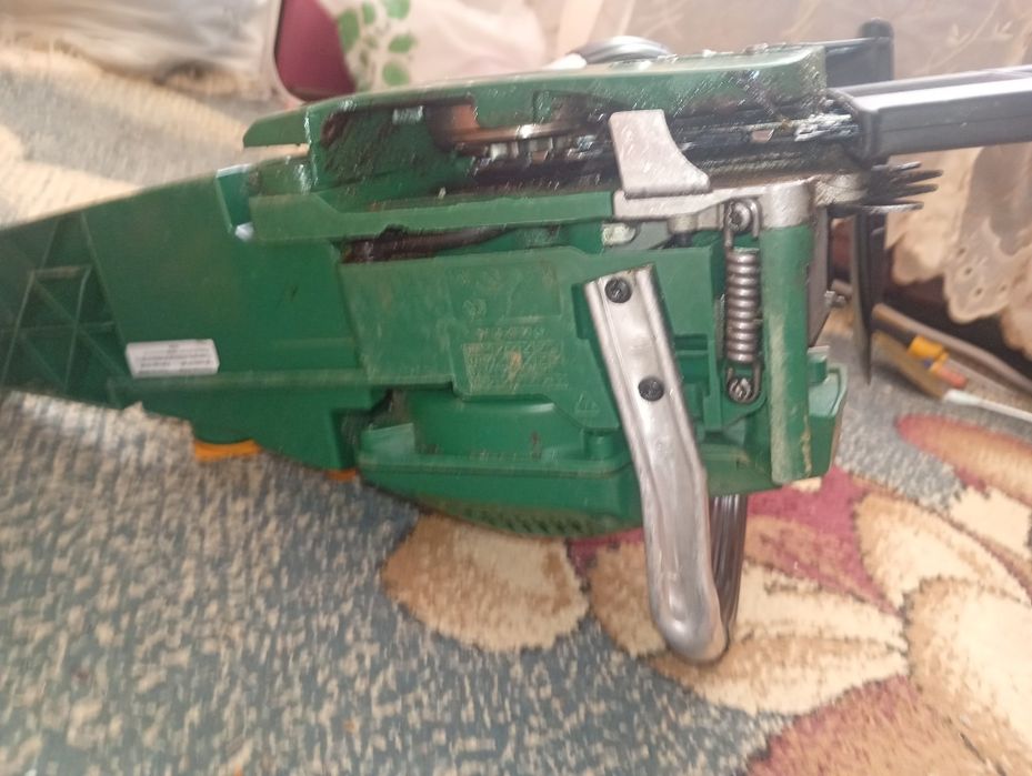 Vând sau schimb drujba pe benzina