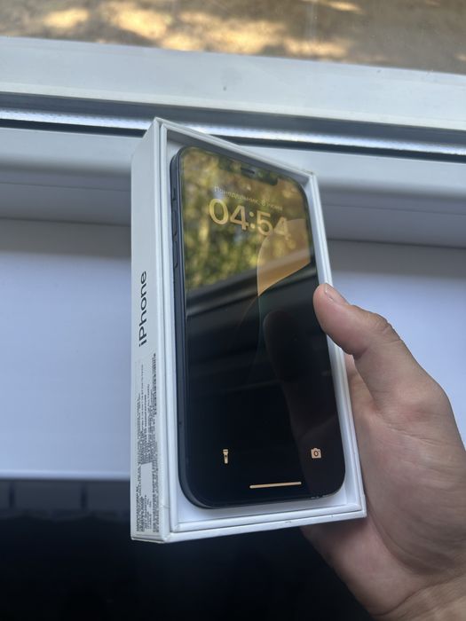 Срочно продам айфон 12
