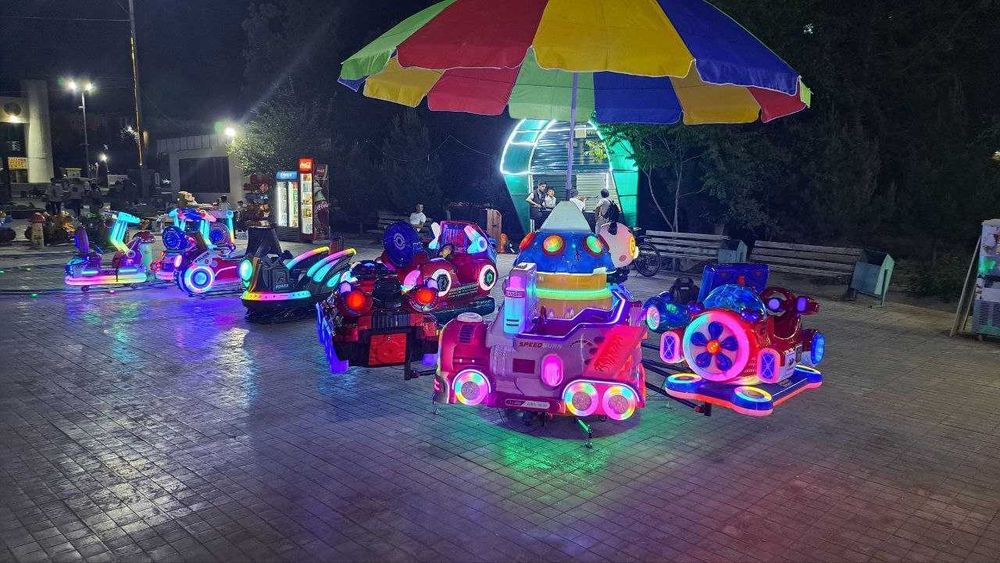 Bolalar karuseli ideaol holatda