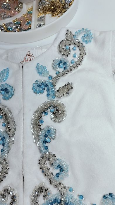 Продается костюм для девочек