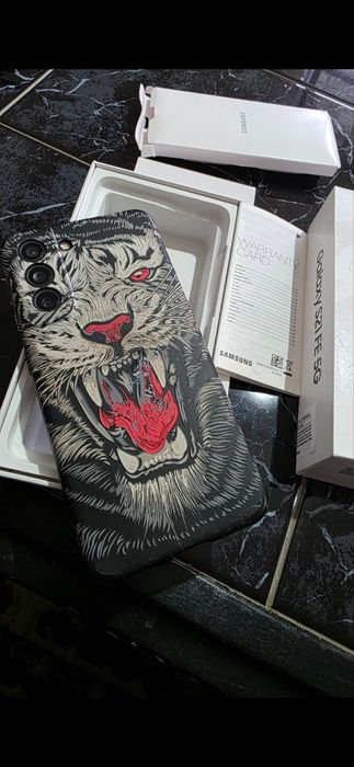 Продавам Samsung S21 FE