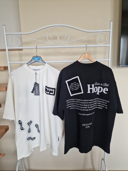 Страхотни тениски , овърсайз,  унисекс 
INFINGTER 
Най-висок клас материя и
изработка
Размери  S M L XL 2XL 
Всеки един артикул разполага с QRкод за
п