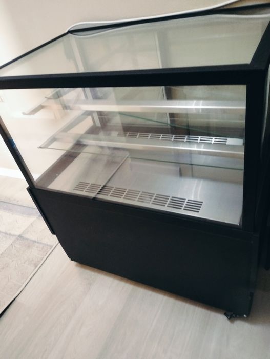Холодильник витрина  ESSE-84 черный