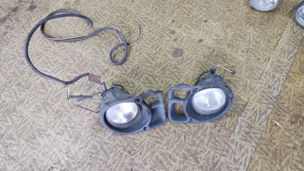 Лятни гуми и джанти 195/65/15 , халогени, теглич и патерица