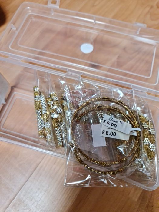 Женски гривни...