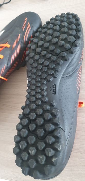 Продам кроссовки (сороконожки) Adidas Predator (оригинал).