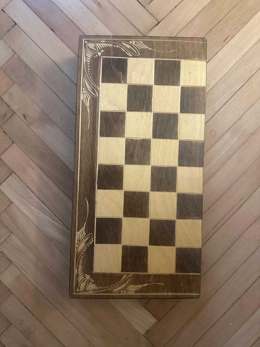 Cutie cu tabla de sah + table + piese tabla 44cm