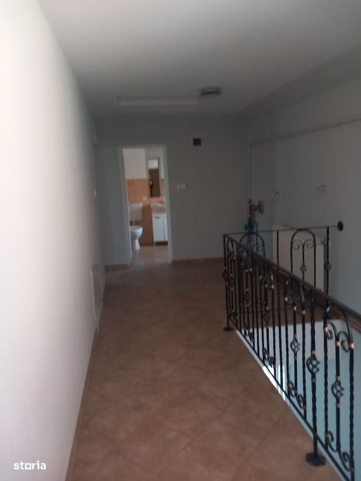 Casa cu etaj,cu garaj, D+P+E+M,611 mp, teren 371 mp,Central