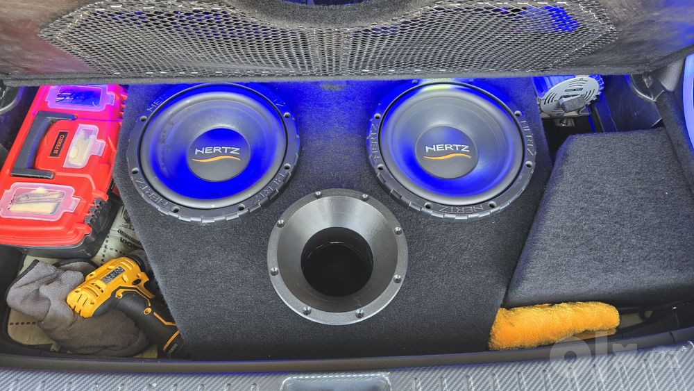 HERTZ hx 250 2x450w rsm 2 саба в проэктном корпусе в полу