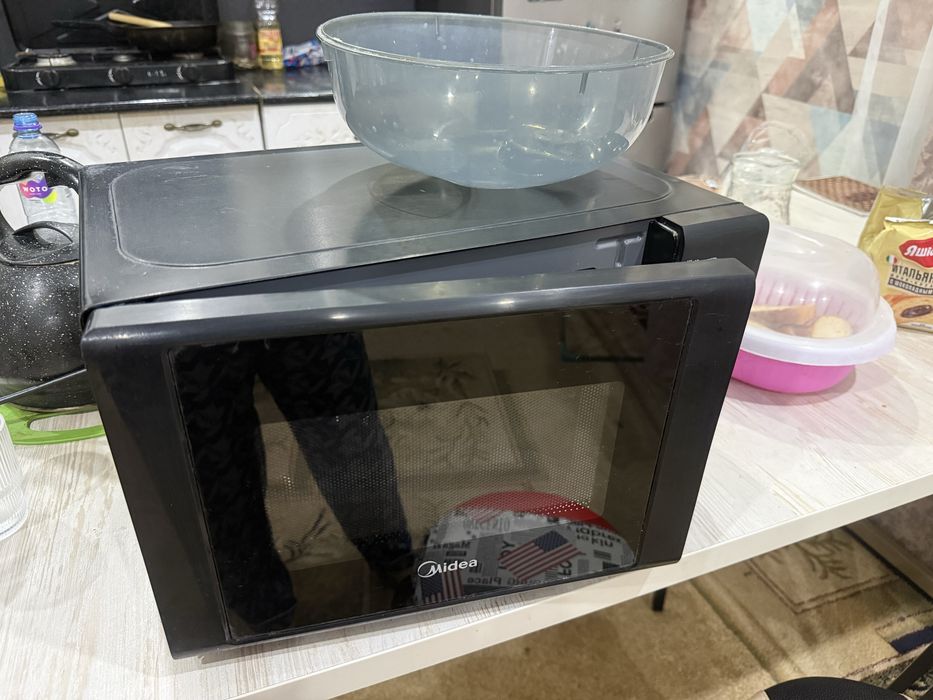 Микроволновка Midea