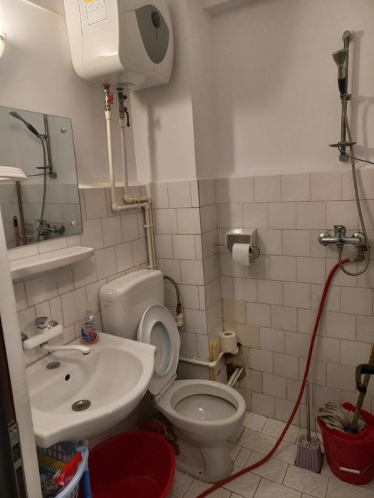 Proprietar inchiriez garsoniera A-uri etaj 2/4 mobilata utilata LIBERA