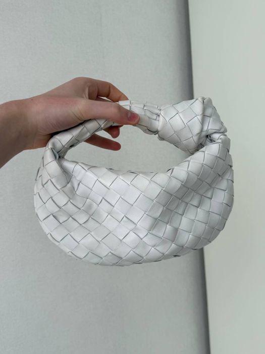 Bottega Veneta Mini Jodie bag в бяло