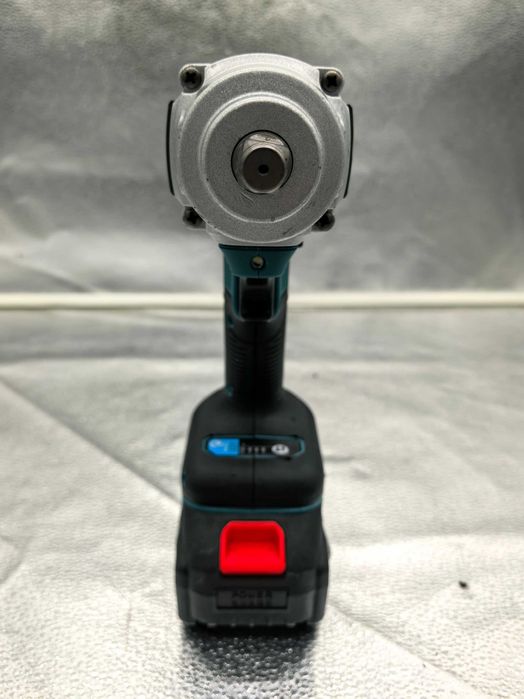 Surubelnita impact Flinke 68V cu 2 baterii 439 lei