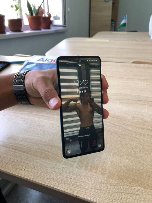 Samsung galaxy A51 64 xotira hch qayeri almashmagan iphone 8+,xs abmn