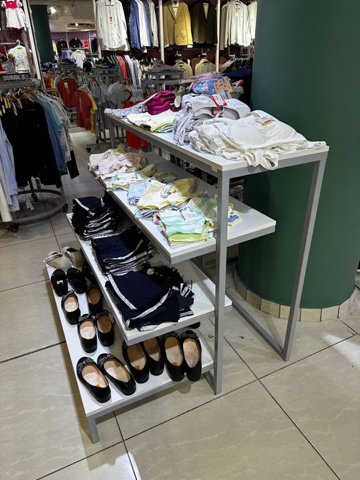 300м2 Кийим дукон учун мебель