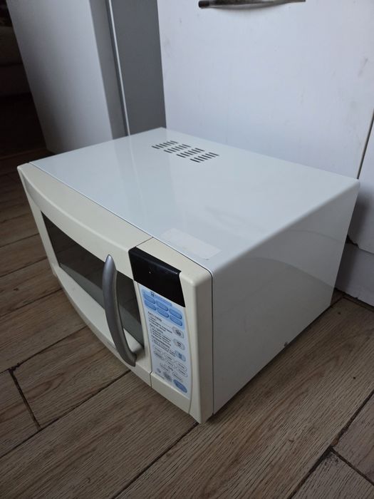 Микроволновка работающая