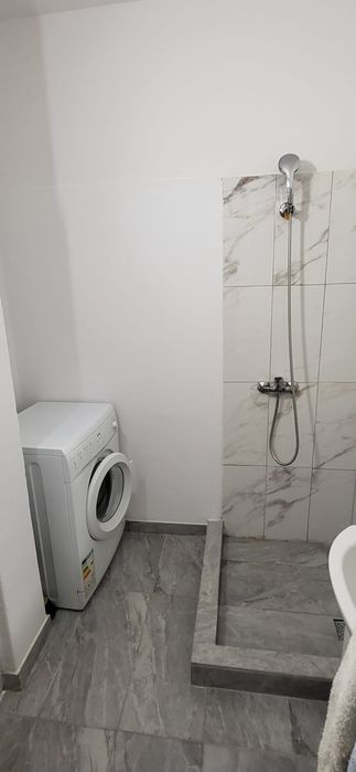 Inchiriez apartament Uta la parter