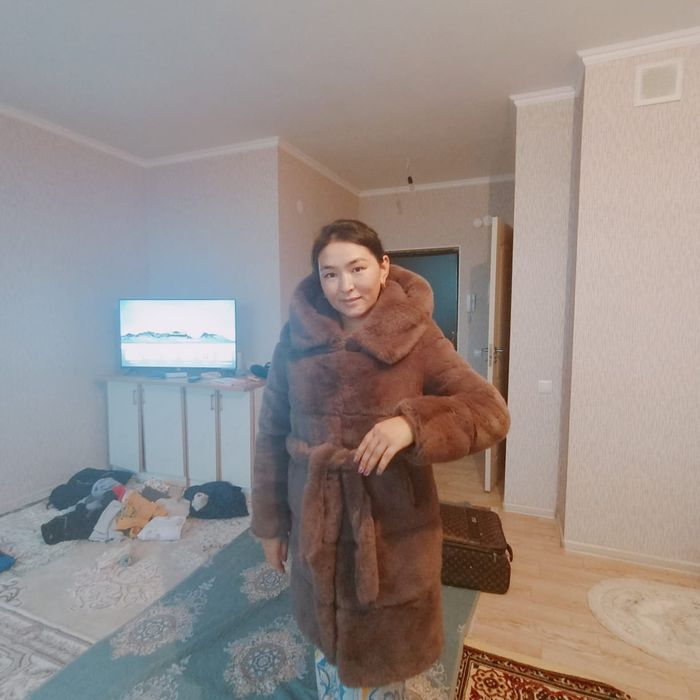 Продам норковую шубу с капюшоном