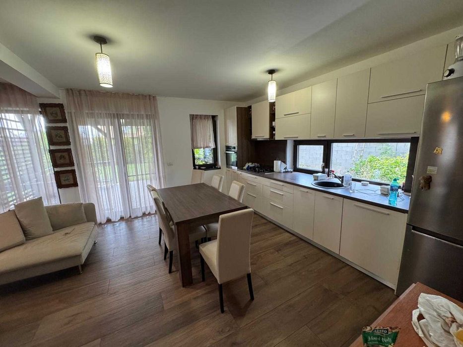 Închiriez casa in Săcălaz ideală pentru firma sau familii ( 180 mp) 8 locuri de parcare