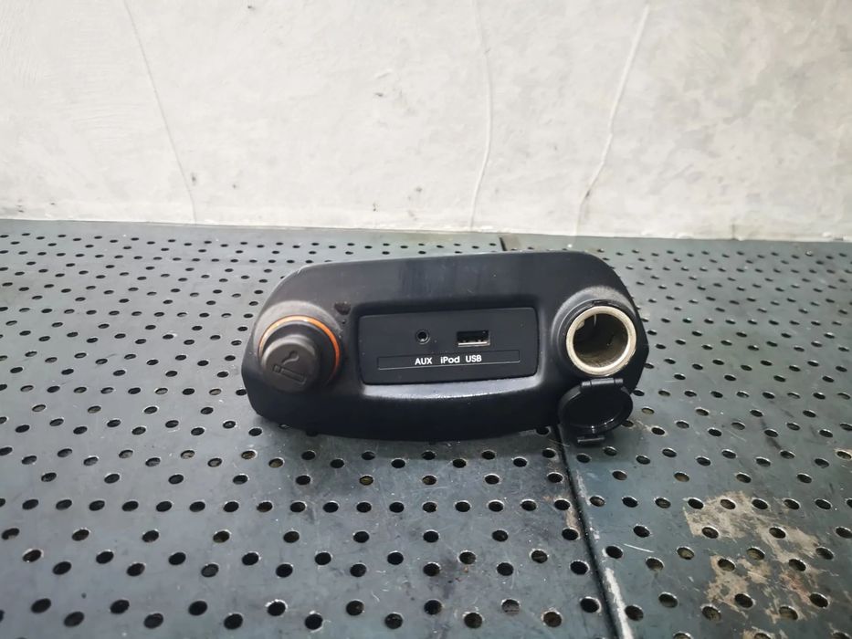 Bricheta port aux usb kia soul 961202k000