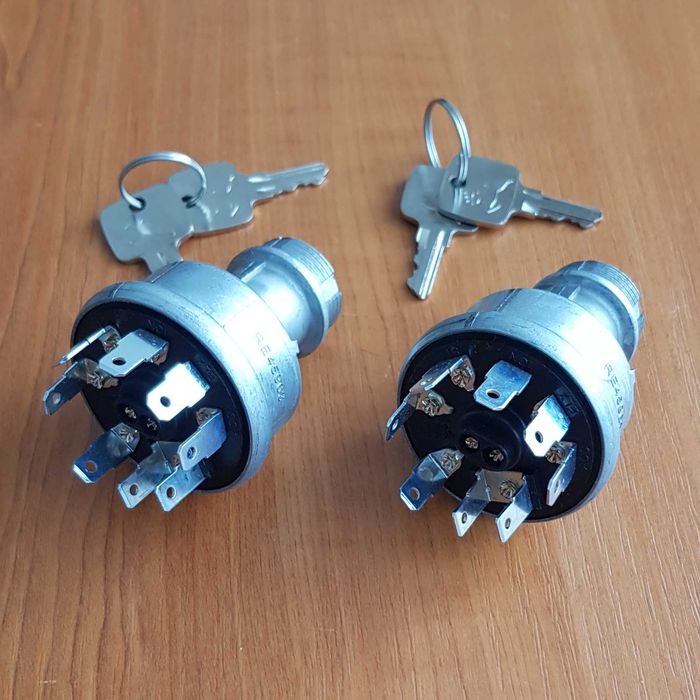 Contact cu 2 chei pentru tractoare John Deere seria 5000