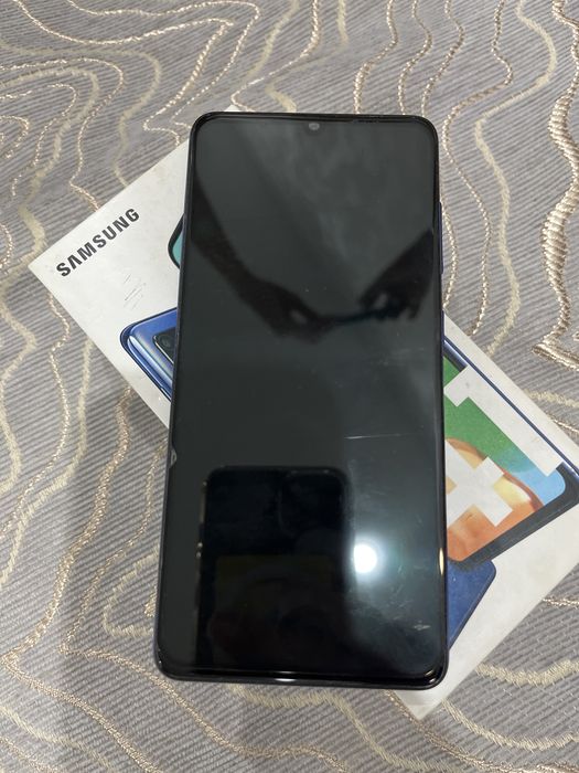 Продаю Samsung A41.
