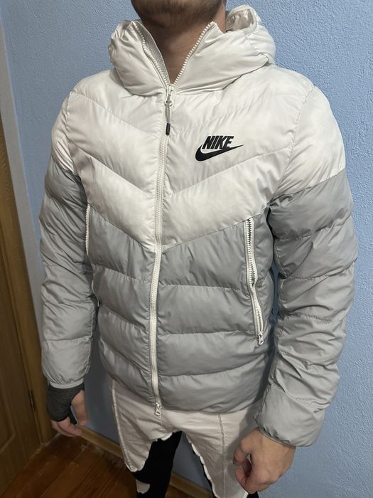 Бяло мъжко яке NIKE