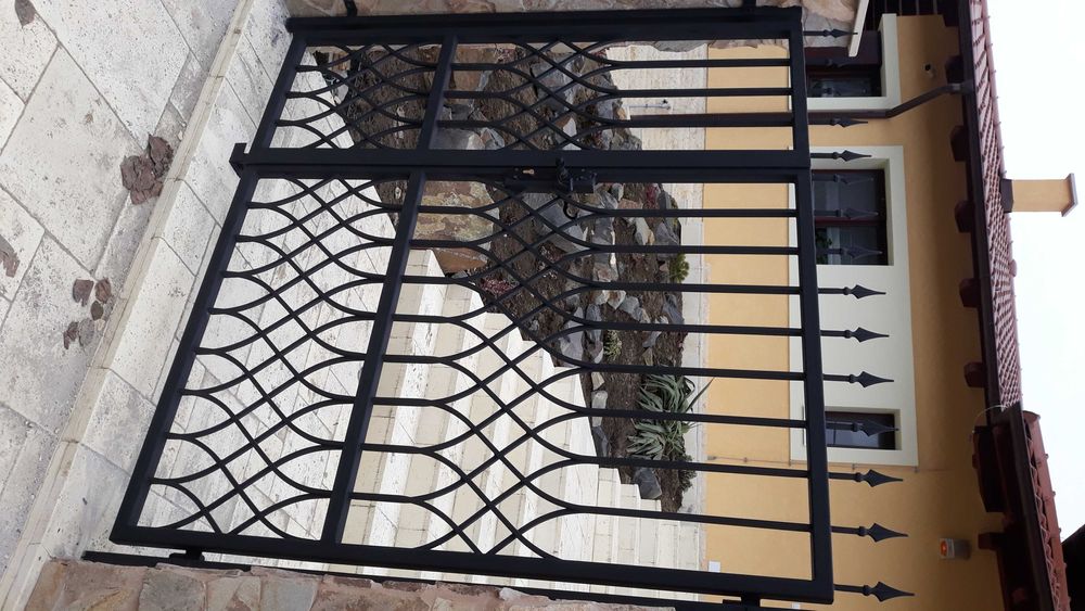 Porti ,garduri, scari, copertine, garaje