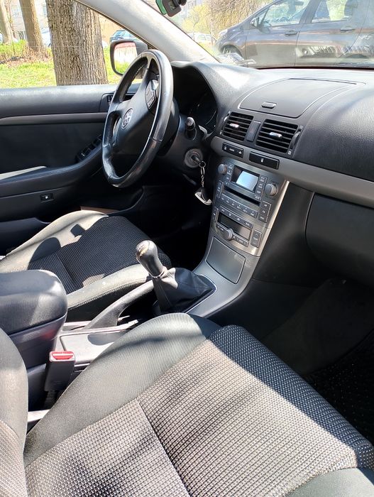 Авенсис Face Lift  Газ