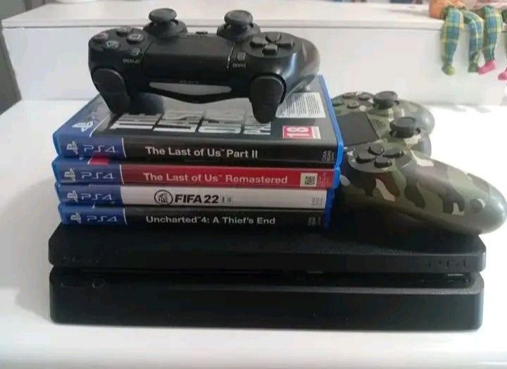 PlayStation 4 de vânzare