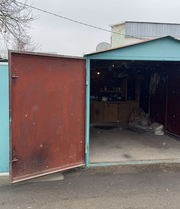 Гараж заводской в  отличном состояний