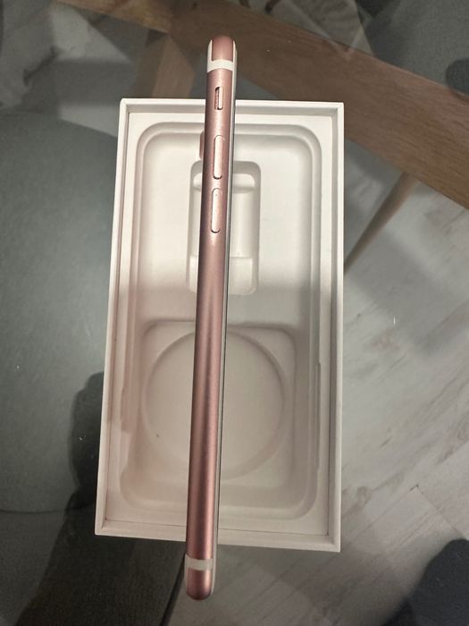 Vând telefon iPhone 7