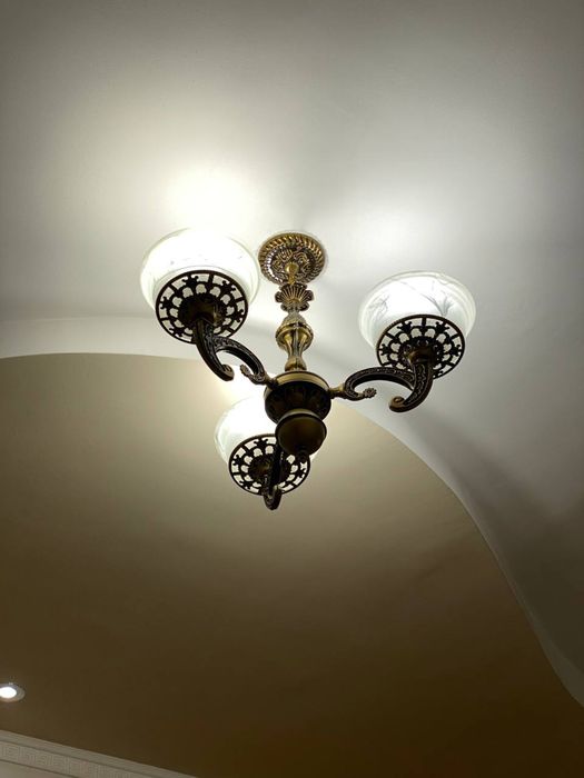 Продается люстра