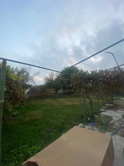 Uy sotiladi 600mln kelishamiz narxini