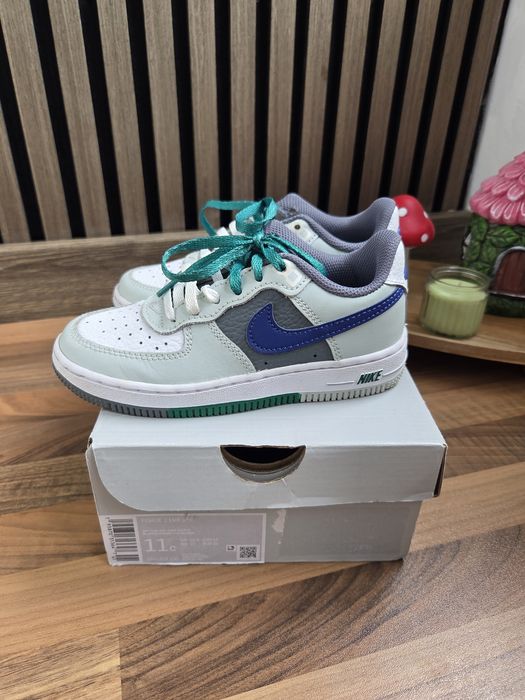 Adidasi Nike Air Force I Lv, m 28, piele