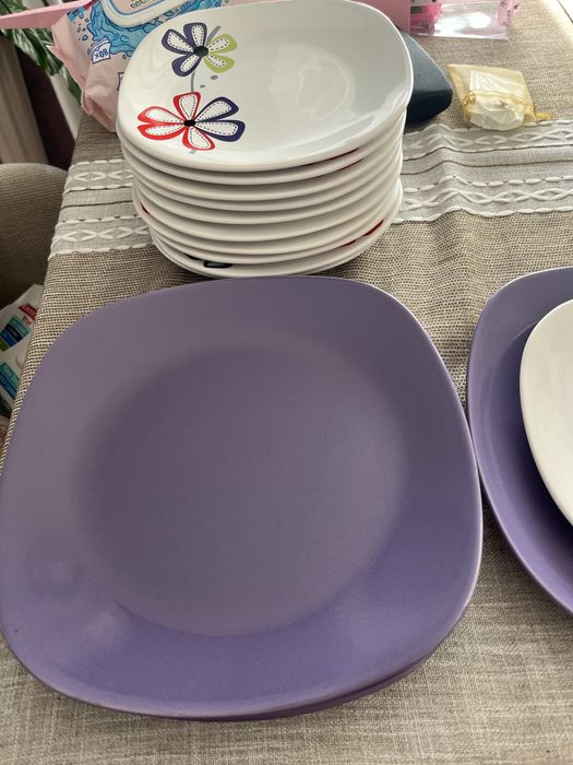 Керамични чинии два размера.