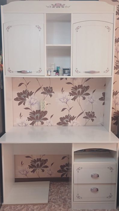 Письменный стол и комод