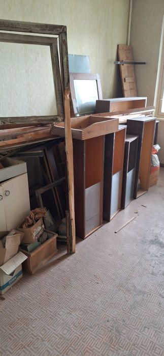 Отдам даром диван, кресла,дрова, двери, книжные полки