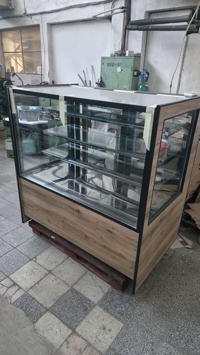 Сладкарска хладилна витрина 135х80х135